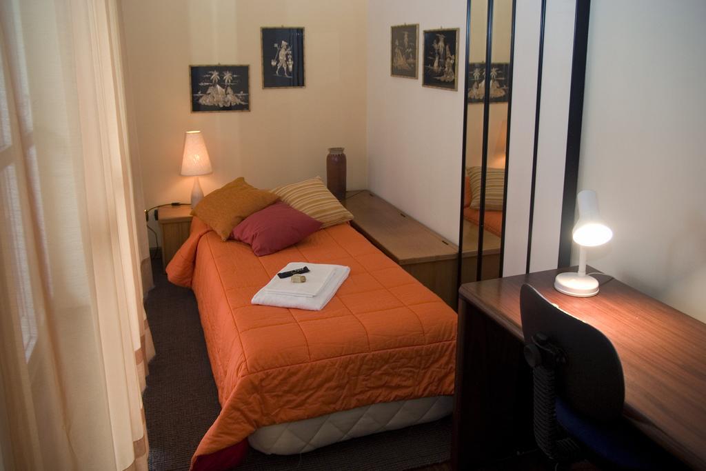 B&B La Cittadella Univeristaria Policlinico كاتانيا الغرفة الصورة